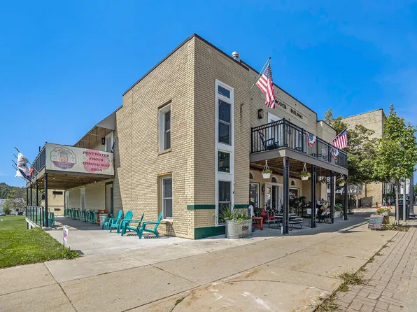 215 S Hancock St #2F, Pentwater, MI 49449