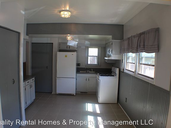 4th image of 2267 E McLean Ave