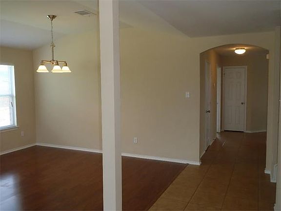 4th image of 302 Mossy Rock Dr