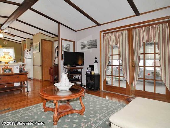 2nd image of 164 Holiday Ct