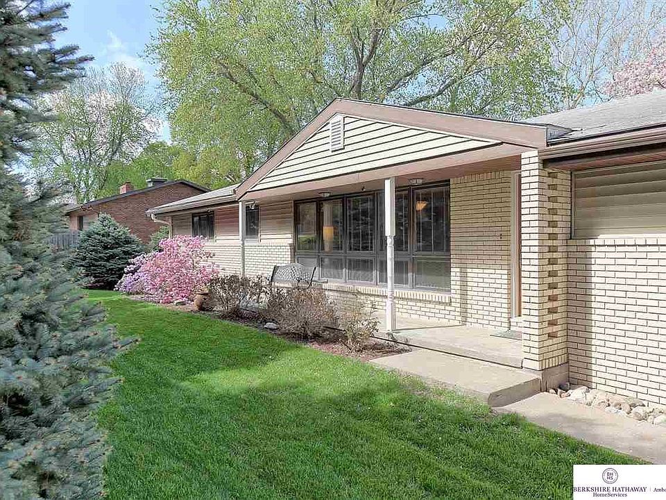 1st image of 1506 S 120th St