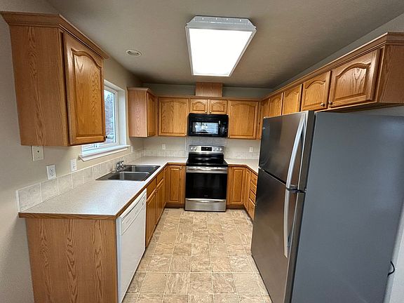 3rd image of 103-109 5th St #105