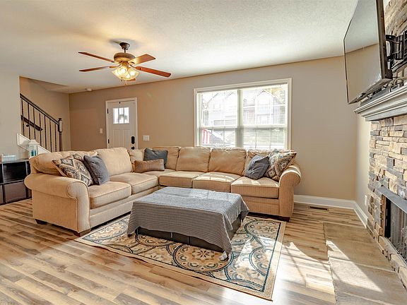 5th image of 431 Leslie Wood Dr