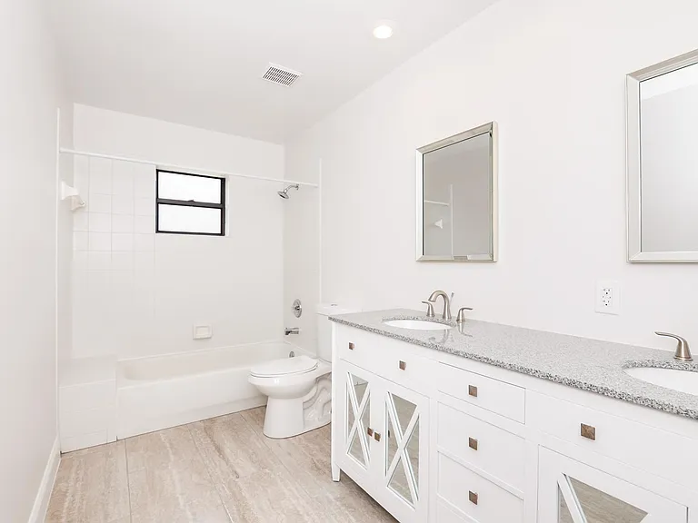 3764 NE Sandra Dr — Photo 11