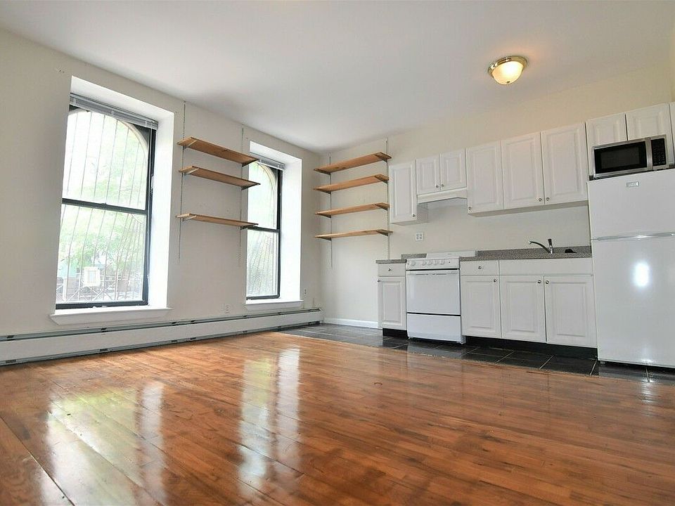 1st image of 370 W 116th St #2A