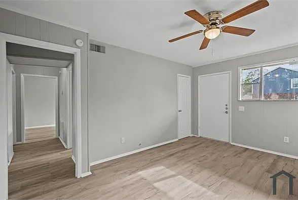 2729 Main St #3 — Photo 3