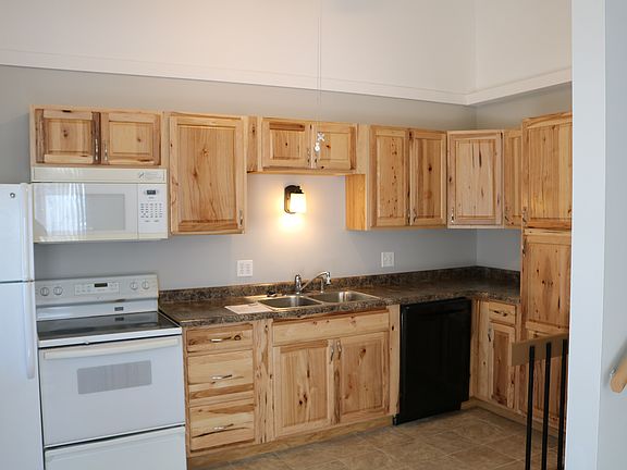 2nd image of 401 4th Ave E
