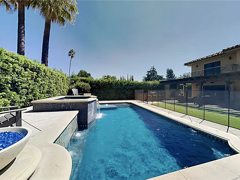 12403 Erwin St — Photo 32