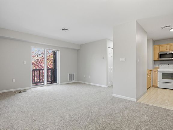 3rd image of 205 Horseshoe Dr