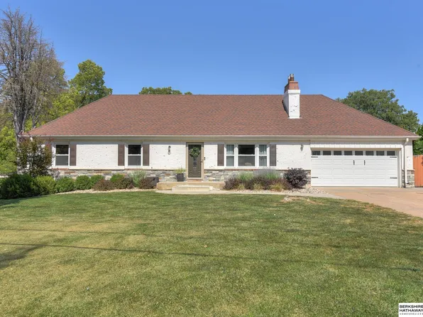 211 Bellevue Blvd N, Bellevue, NE 68005