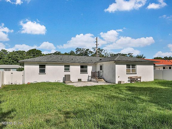 3rd image of 3915 ANVERS Boulevard