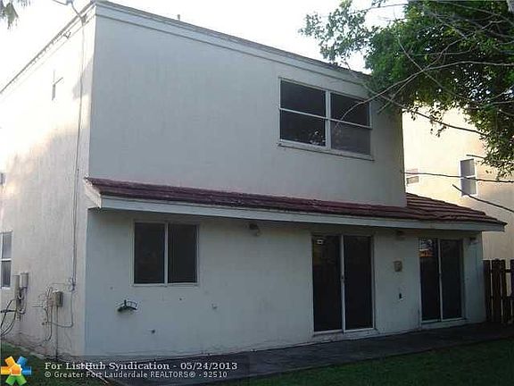 4th image of 20006 NE Six Court Cir