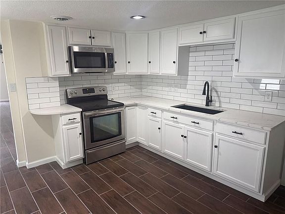 4th image of 3548 Wood Ave
