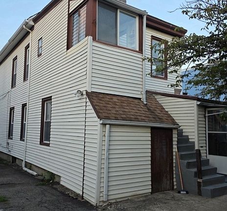 4th image of 161 Ryerson Ave