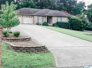 206 Norwood Dr, Rainbow City, AL 35906