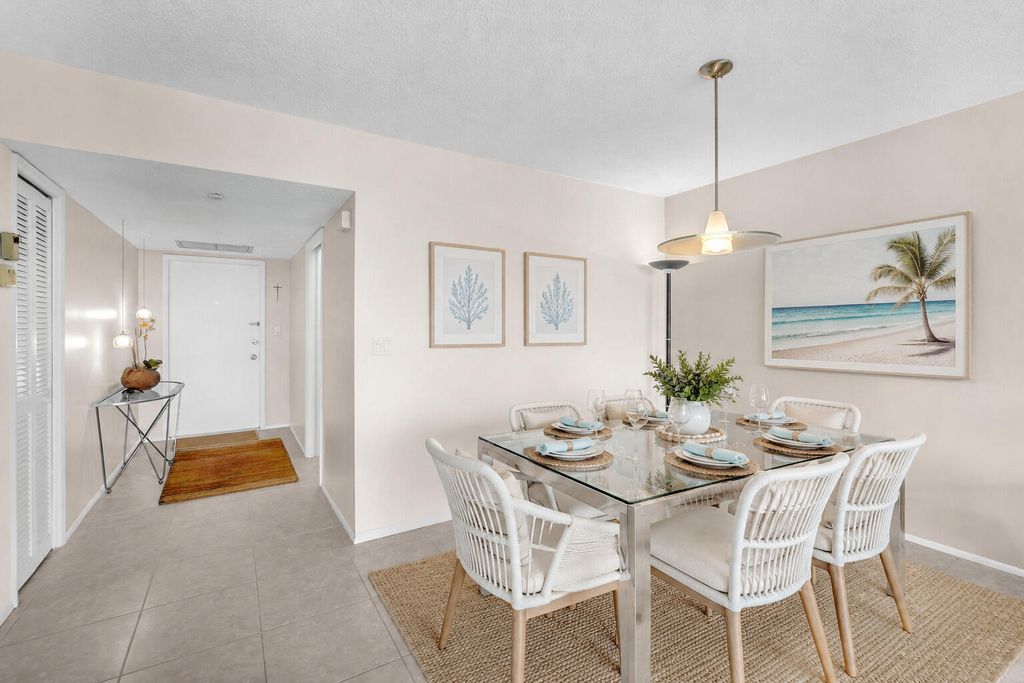 605 Oaks Drive #907, photo 3