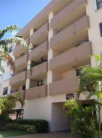 1st image of 7125 Bay Dr APT 304