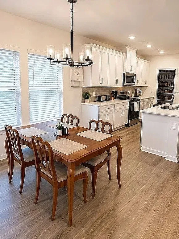 4 bed, 2768 sqft, $2,750 — Photo 2