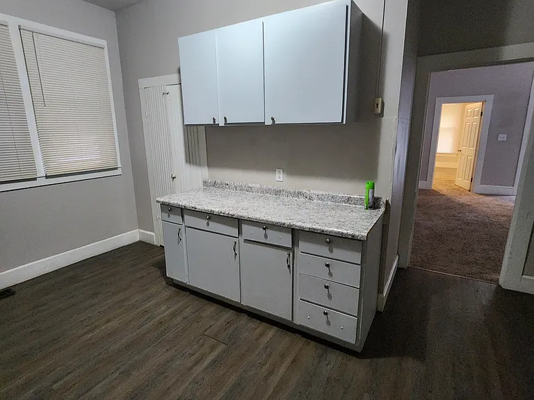 655 E Riverside Dr — Photo 6