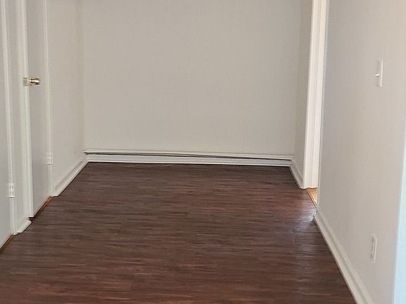 3rd image of 149-02 Roosevelt Ave #1