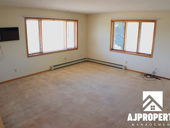 2nd image of 916 S Menlo Ave #301