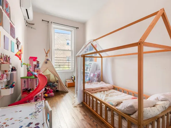 106 Reservoir Avenue image 11 of 27