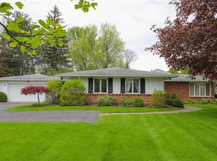 25 Deerfield Dr, Canandaigua, NY 14424
