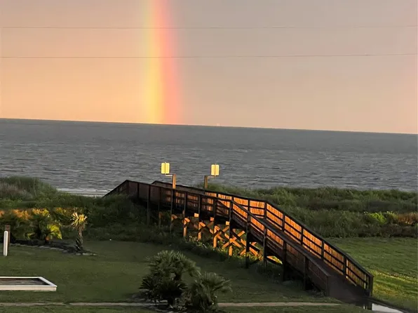 804 Sombrero Dr, Crystal Beach, TX 77650