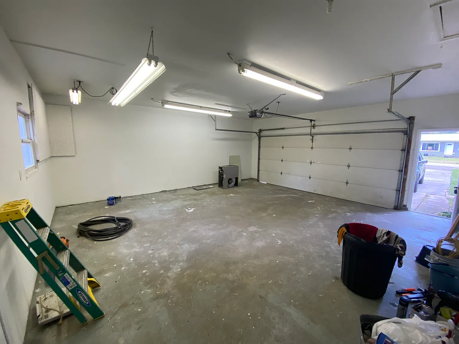 223 Hawthorne St — Photo 4