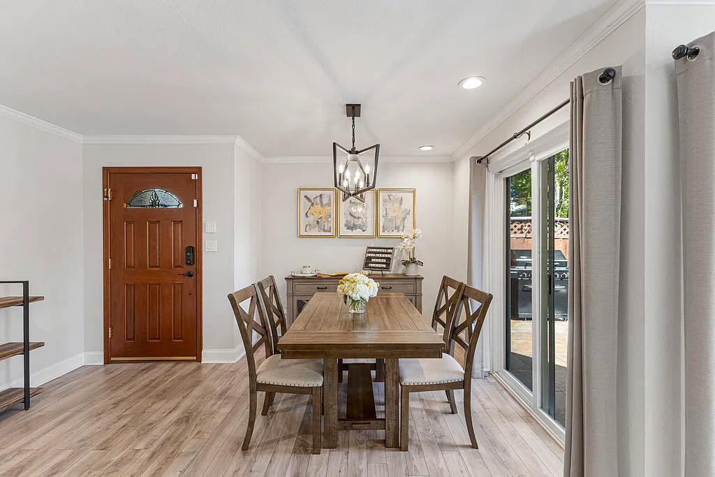 3 bed, 2.5 bath, 1495 sqft, $4,000 — Photo 3