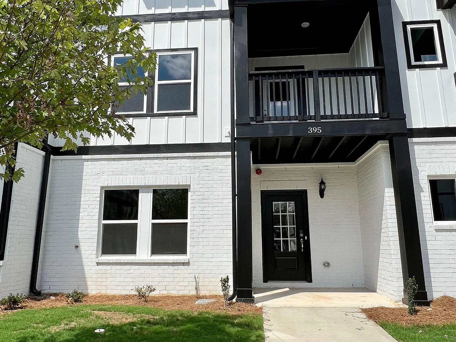 395 Lincoln St — Photo 1