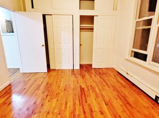 24-08 23rd St #2R, Astoria, NY 11102