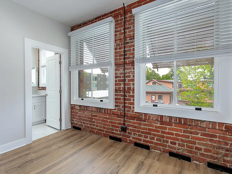 149 S Los Robles Ave — Photo 30