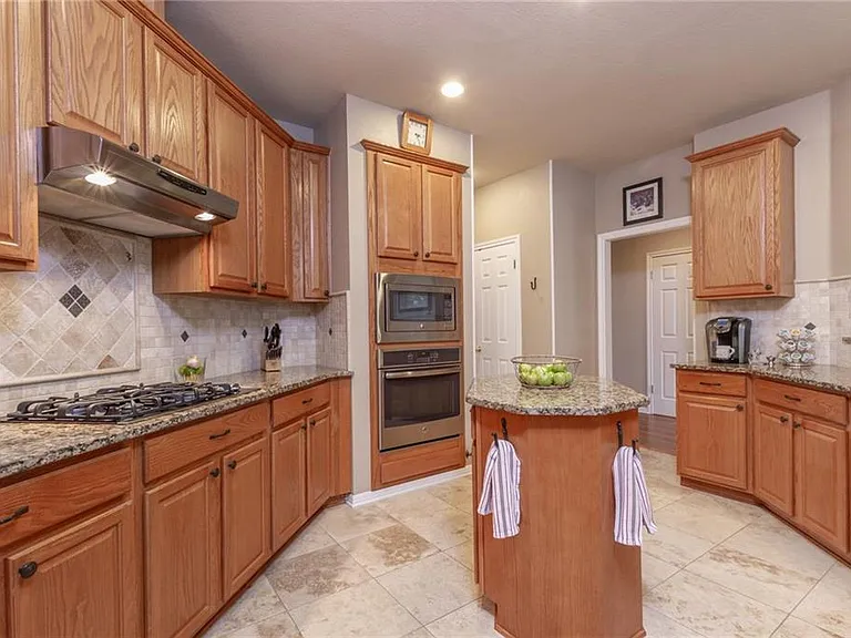 14828 Irondale Dr — Photo 6