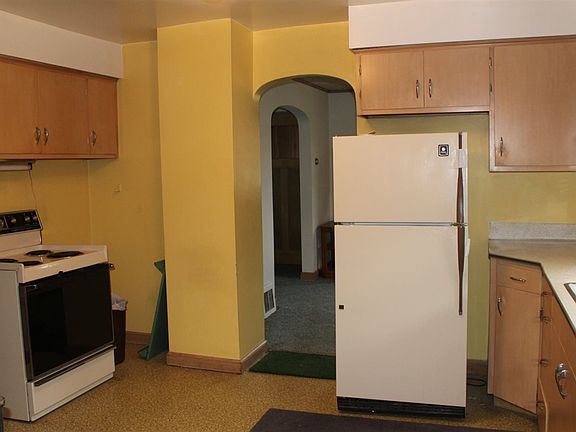 3rd image of 1115 N Hemlock St