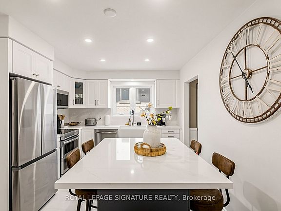 5th image of 134 Oakmeadow Blvd