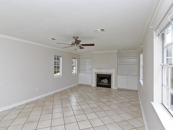 3rd image of 455 Cove Dr