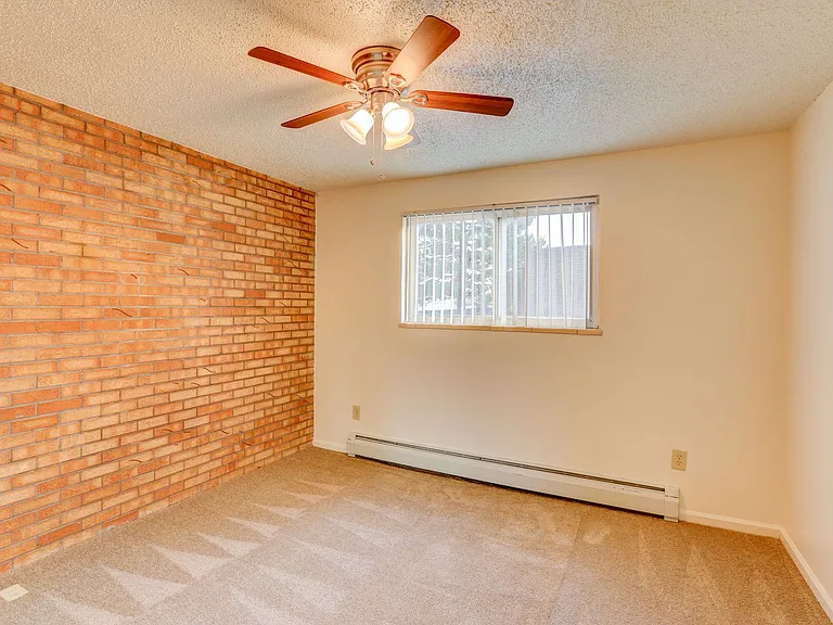 Applewood Crest Townhomes & Apartments — Photo 41
