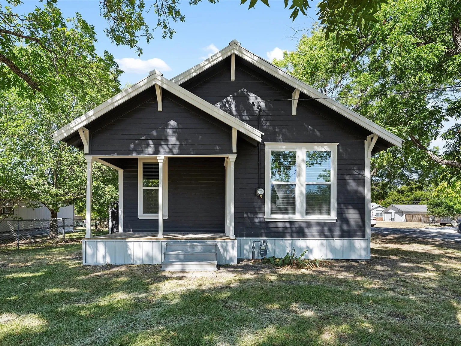 2 bed, 1.0 bath, 744 sqft, $1,500 — Photo 3