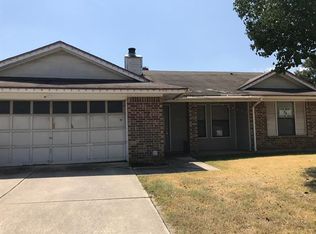 2418 Palo Alto Dr, Arlington, TX 76015