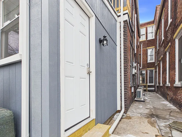 916 Green St — Photo 13