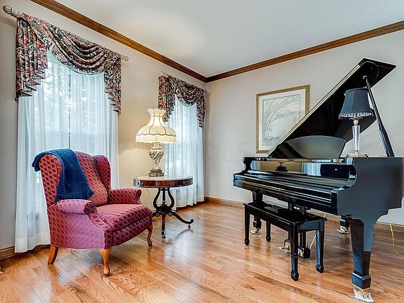 3rd image of 8966 Kingsley Dr