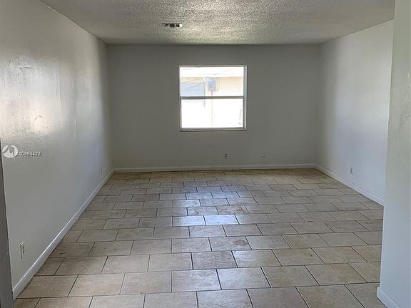4th image of 3761 SW 60th Ave #1