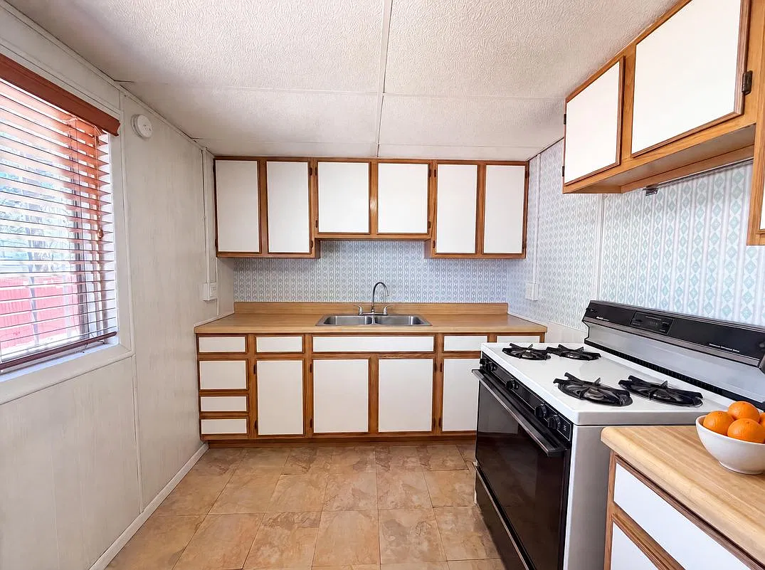 2 bed, 1126 sqft, $2,350 — Photo 3