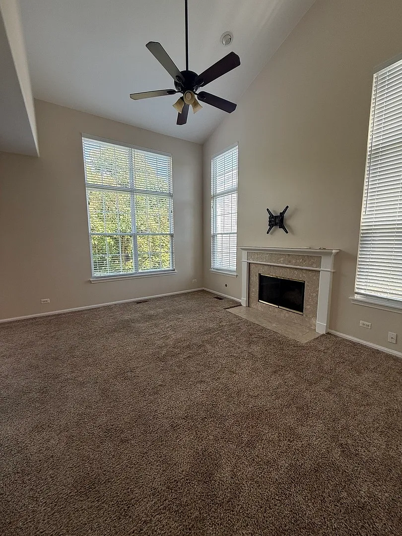 3 bed, 2.5 bath, 2077 sqft, $2,600 — Photo 4