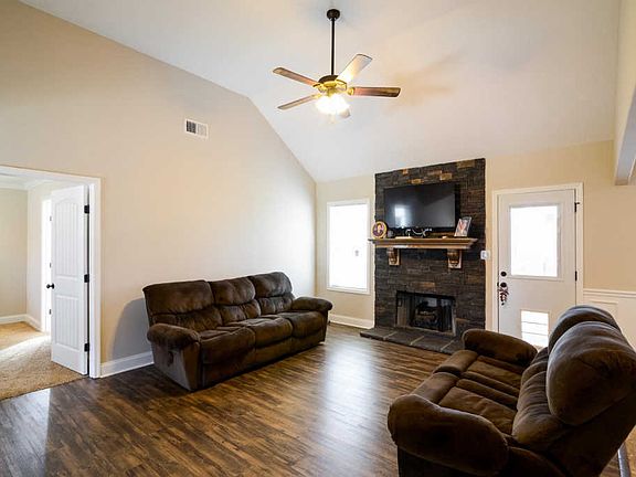 5th image of 3668 Fox Tail Dr