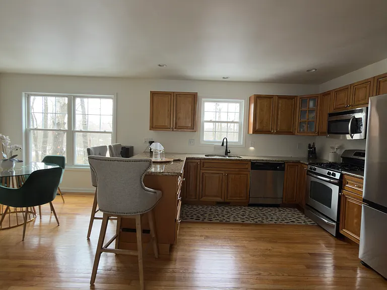 707 Hawley Ln — Photo 4