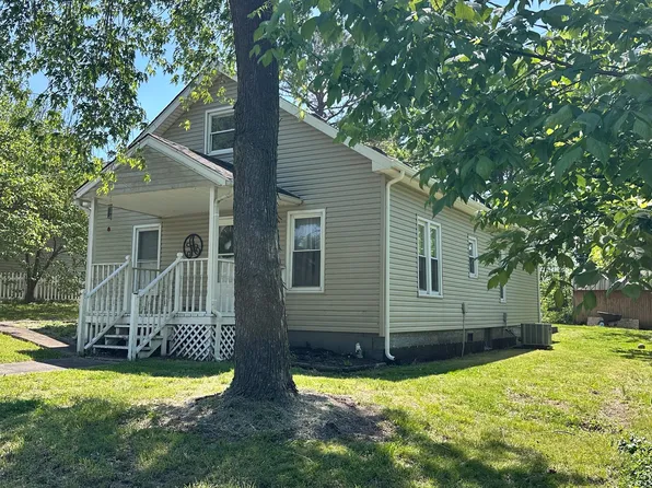 1106 E Clark St, West Frankfort, IL 62896