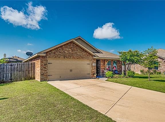 3rd image of 1108 Manhassett Ct