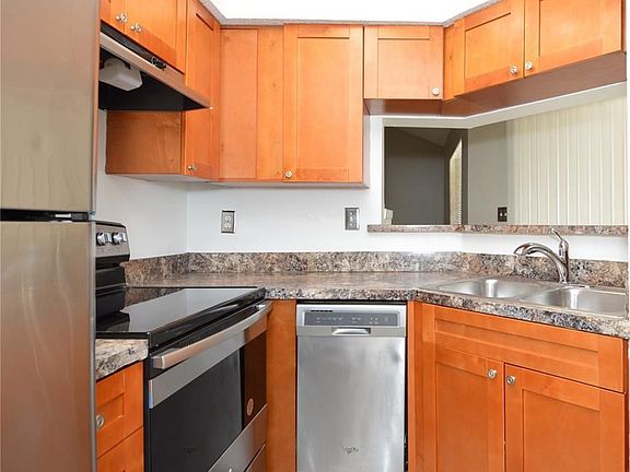 4th image of 8766 Mallard Reserve Dr Unit 201